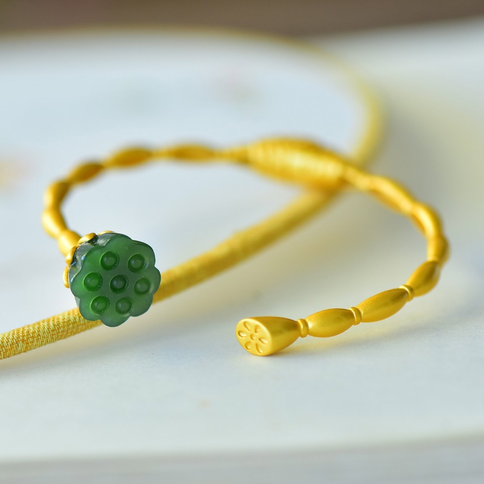 An Exquisite Sterling Silver-Gold Plated Inlaid Jasper Bracelet: An Exquisite Sterling Silver-Gold Plated Inlaid Jasper Bracelet 纯银镀金镶碧玉手镯