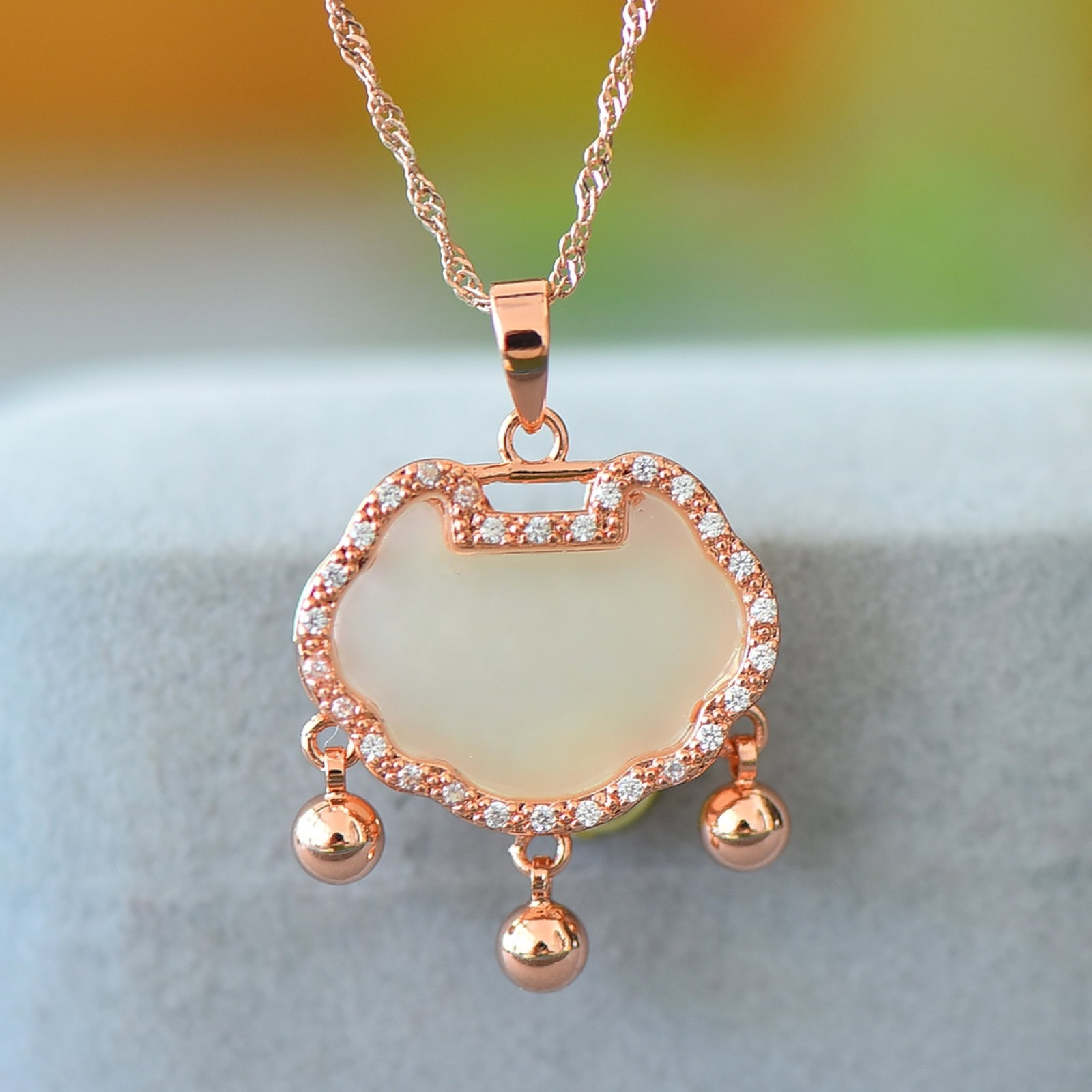 An Exquisite Bronze Inlaid White Jade Necklace,Inlaid Diamond: An Exquisite Bronze Inlaid White Jade Necklace,Inlaid Diamond,Size:0.5inx0.7in 铜镶白玉项链,嵌钻石