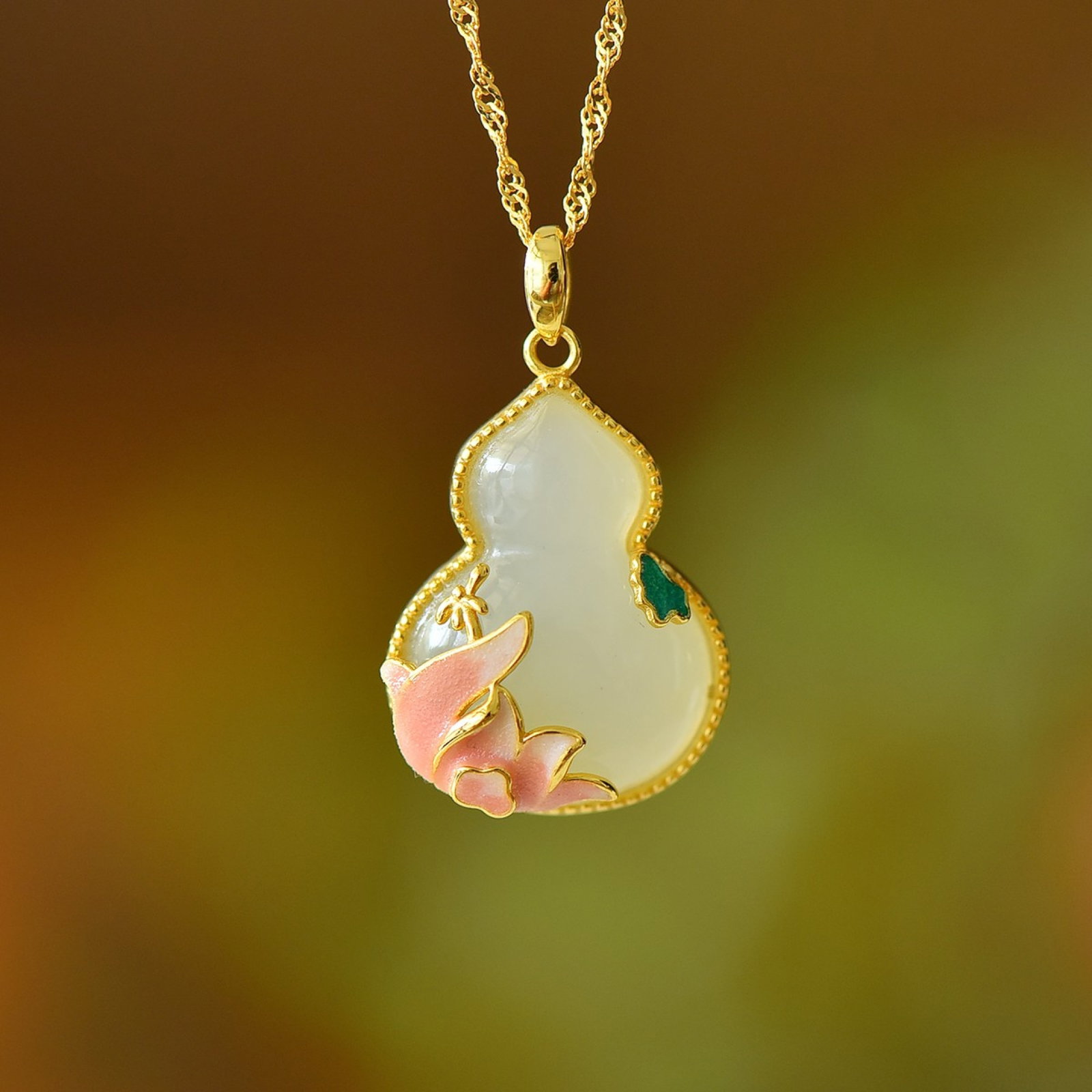 An Exquisite Sterling Silver-Gold Plated Inlaid White Jade Gourd Pendant: An Exquisite Sterling Silver-Gold Plated Inlaid White Jade Gourd Pendant,Size:0.6inx0.8in 纯银镀金镶白玉葫芦吊坠