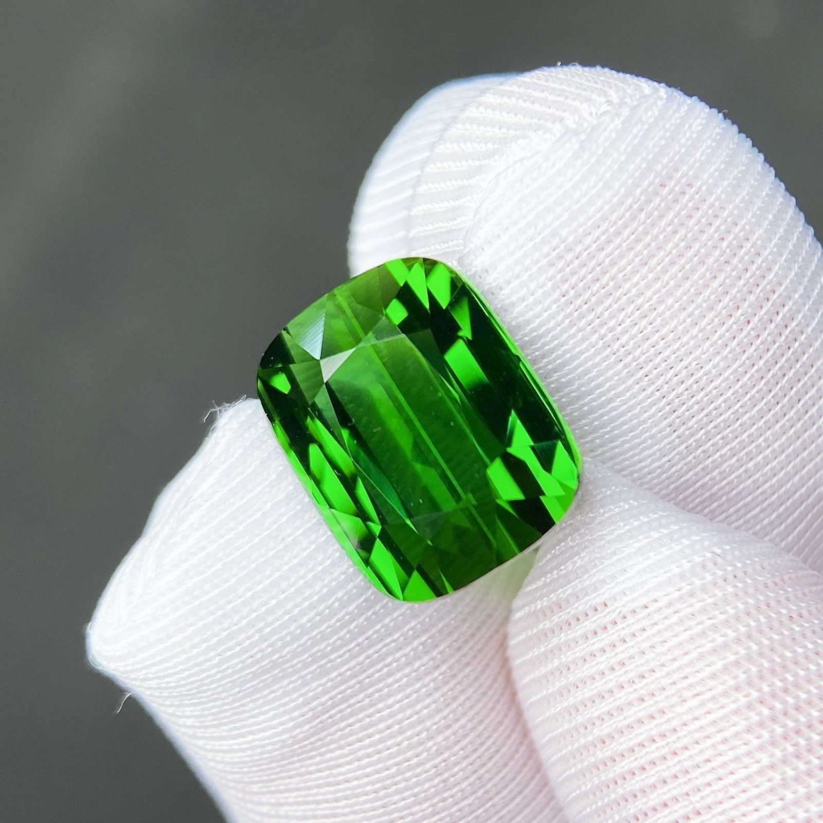 8.92Ctw Natural Tourmaline Loose: 8.92Ctw Natural Tourmaline Loose,Size:0.5inx0.4inx0.3in 8.92Ctw天然碧玺裸石