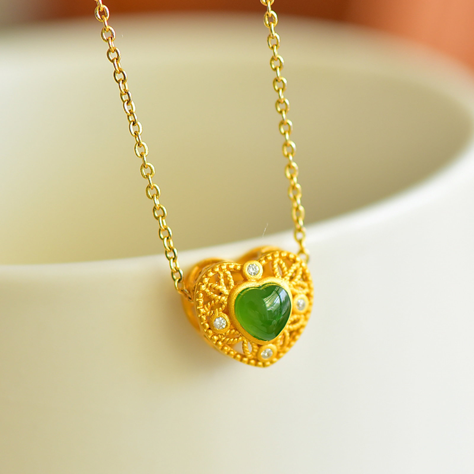 An Exquisite Sterling Silver-Gold Plated Inlaid Jasper Pendant,Inlaid Diamond: An Exquisite Sterling Silver-Gold Plated Inlaid Jasper Pendant,Inlaid Diamond,Size:0.2inx0.2in 纯银镀金镶碧玉项链,嵌钻石
