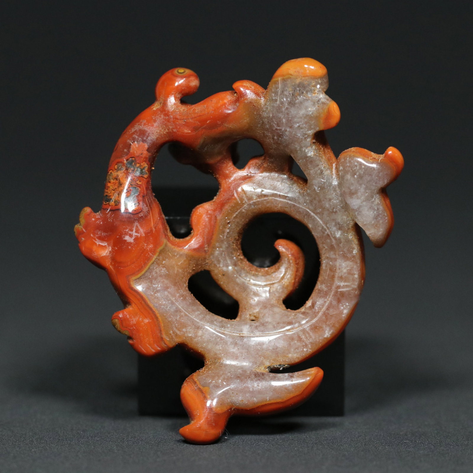 An Exquisite Agate Chi-Dragon Pattern Pendant - 2
