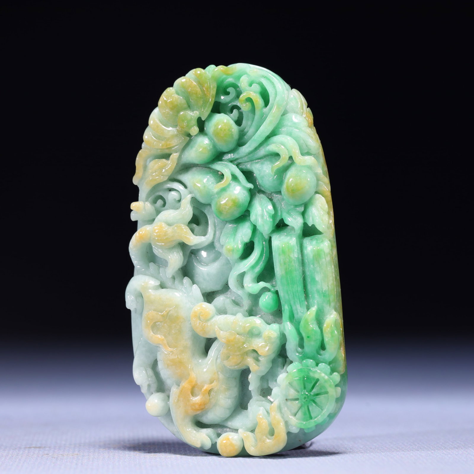 An Exquisite Jadeite Beast Pattern Pendant - 2