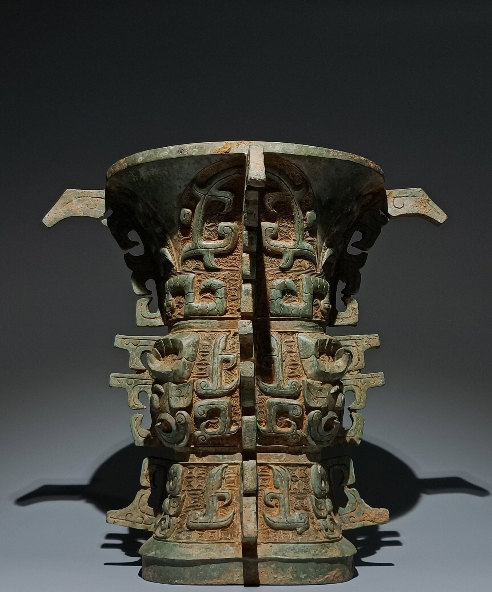 An Archaic Bronze Beast-Face Pattern Vase - 7