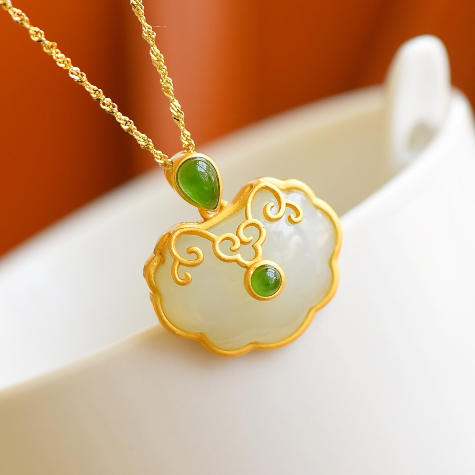 An Exquisite Sterling Silver-Gold Plated Inlaid White Jade Necklace: An Exquisite Sterling Silver-Gold Plated Inlaid White Jade Necklace,Size:0.6inx0.8in 纯银镀金镶白玉项链