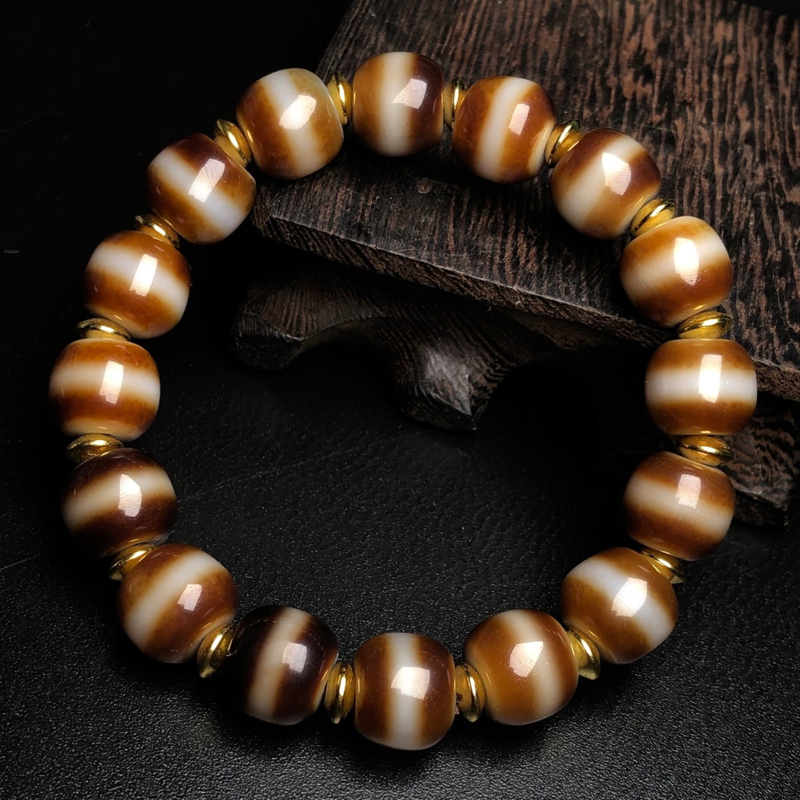 An Exquisite Agate Bracelet - 2