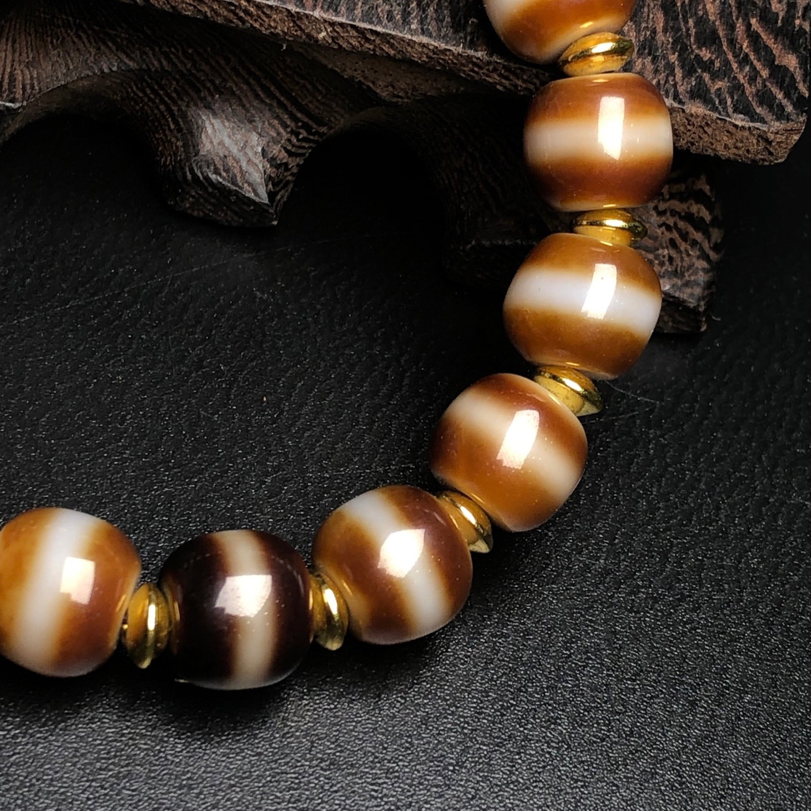An Exquisite Agate Bracelet - 7