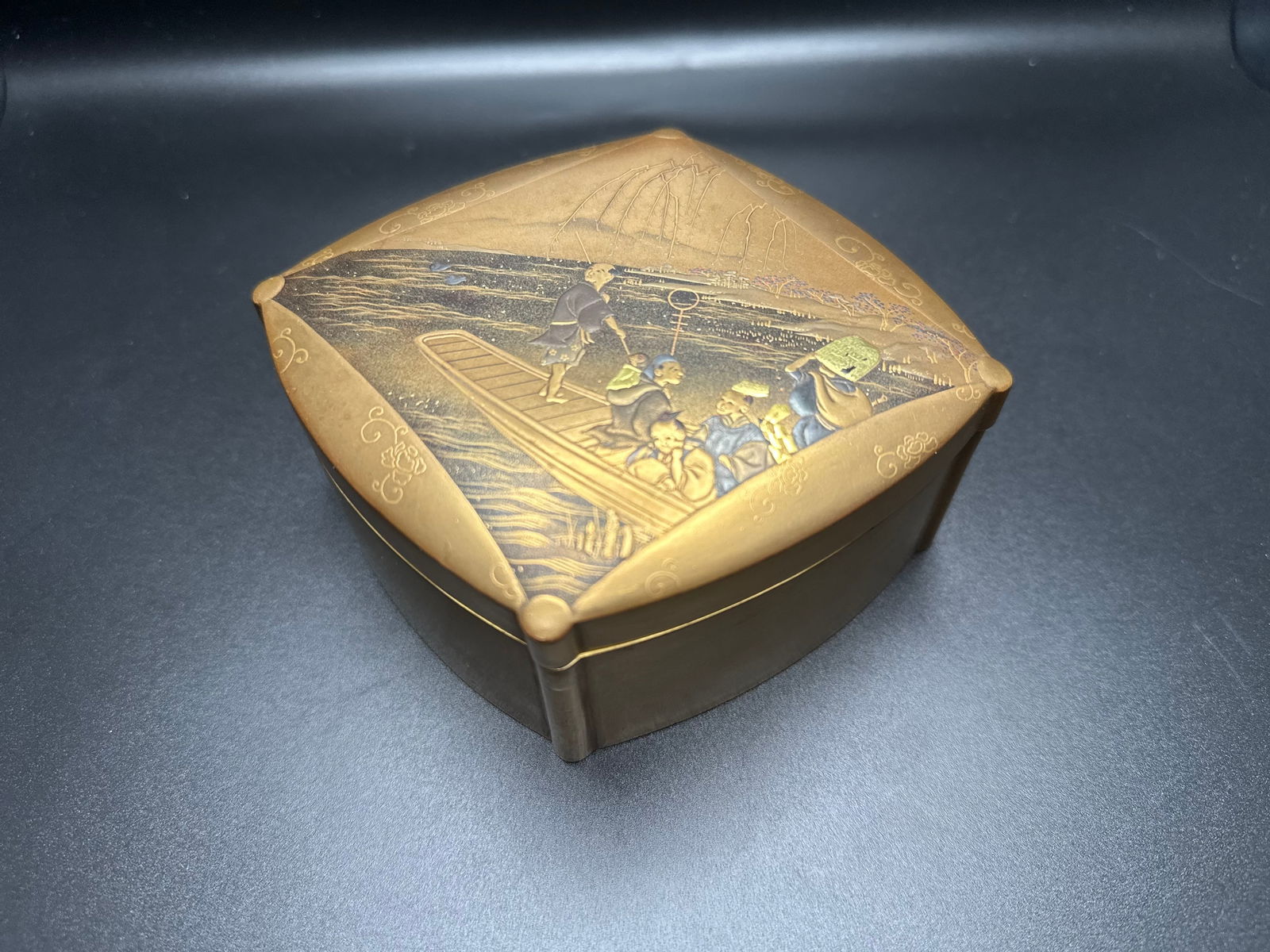 Meiji Period Gold Lacquer Makie Figural Covered Box (1 of 3)