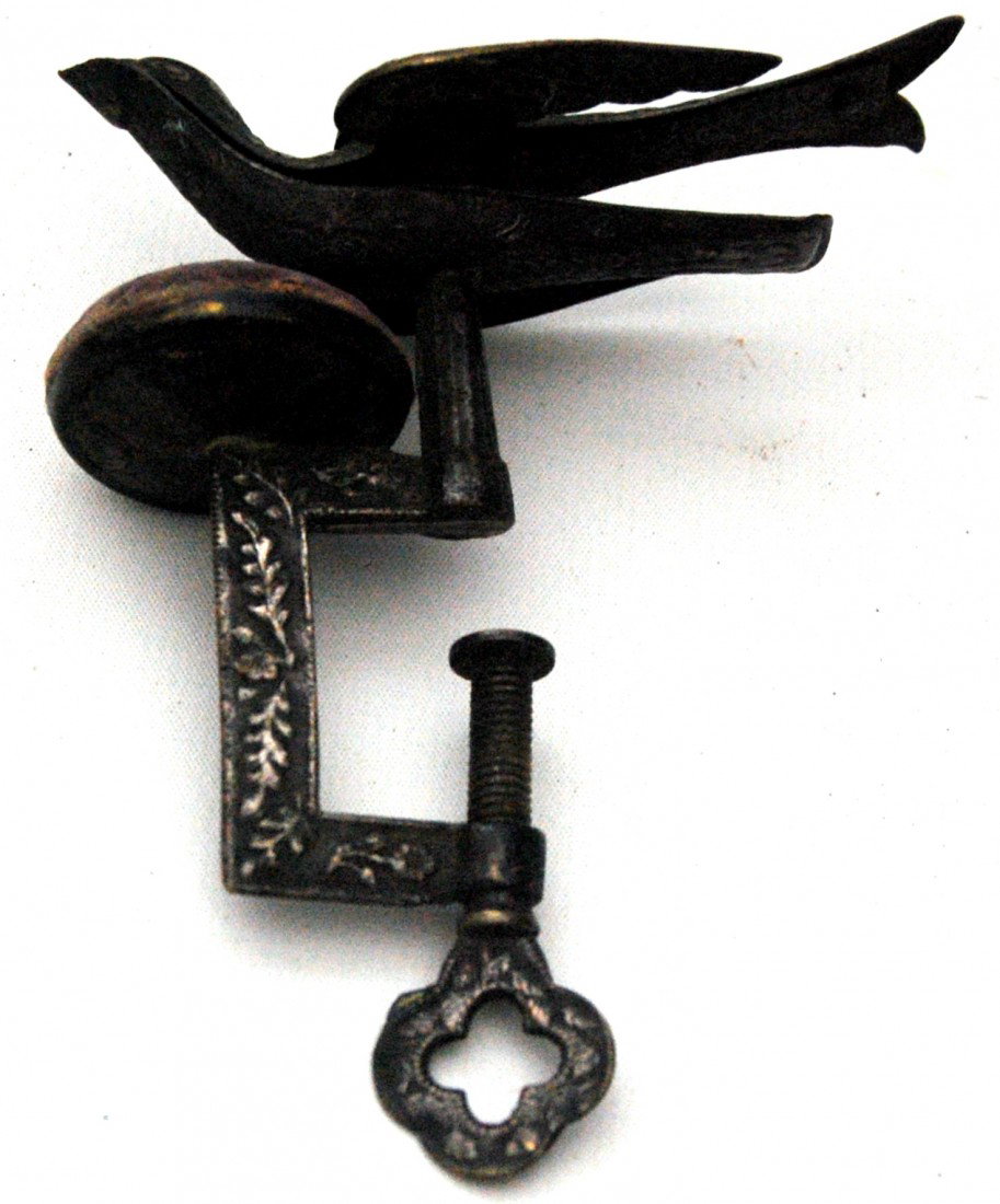 Sewing Bird Clamp Sewing clamp with brass, swallow: Sewing clamp with brass, swallow form top and velvet cushion. C. 1890. Size: 4.5" H Weight: 2.6oz Condition: Wear and loss to velvet fabric, spring tight and clamp functioning, there may have been a s