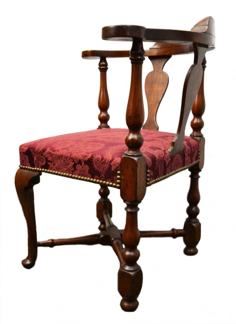 Corner Chair, Queen Anne 18th c., New England: A New England 18th century period Queen Anne corner chair. Made of maple. Three turned legs and front leg terminating in a pad foot. Two splats in urn form. Old finish. From the estate of Charles Schi