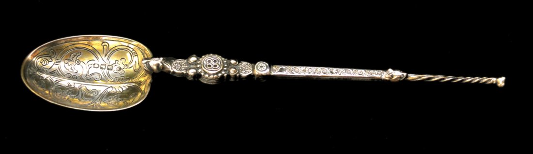 Ladle, Antique English Sterling Silver, c. 1902, 12 oz.: Ladle, Antique English Sterling Silver, c. 1902 Form: Ladle Makers Mark: WB urd sJ Country of Origin: Great Britian Other Marks Leopard , lion passant , date letter Decoration: Decorated with chasing 