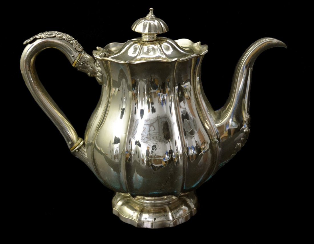 Teapot, Silver, James Hobbs, London, 1826, 31.5 oz.: Teapot, Silver, James Hobbs, London, 1826 Form: Teapot Makers Mark: 'JH', James Hobbs Country of Origin: England Other Marks Lion passant, date, duty and town mark Decoration: Includes ribbed design o