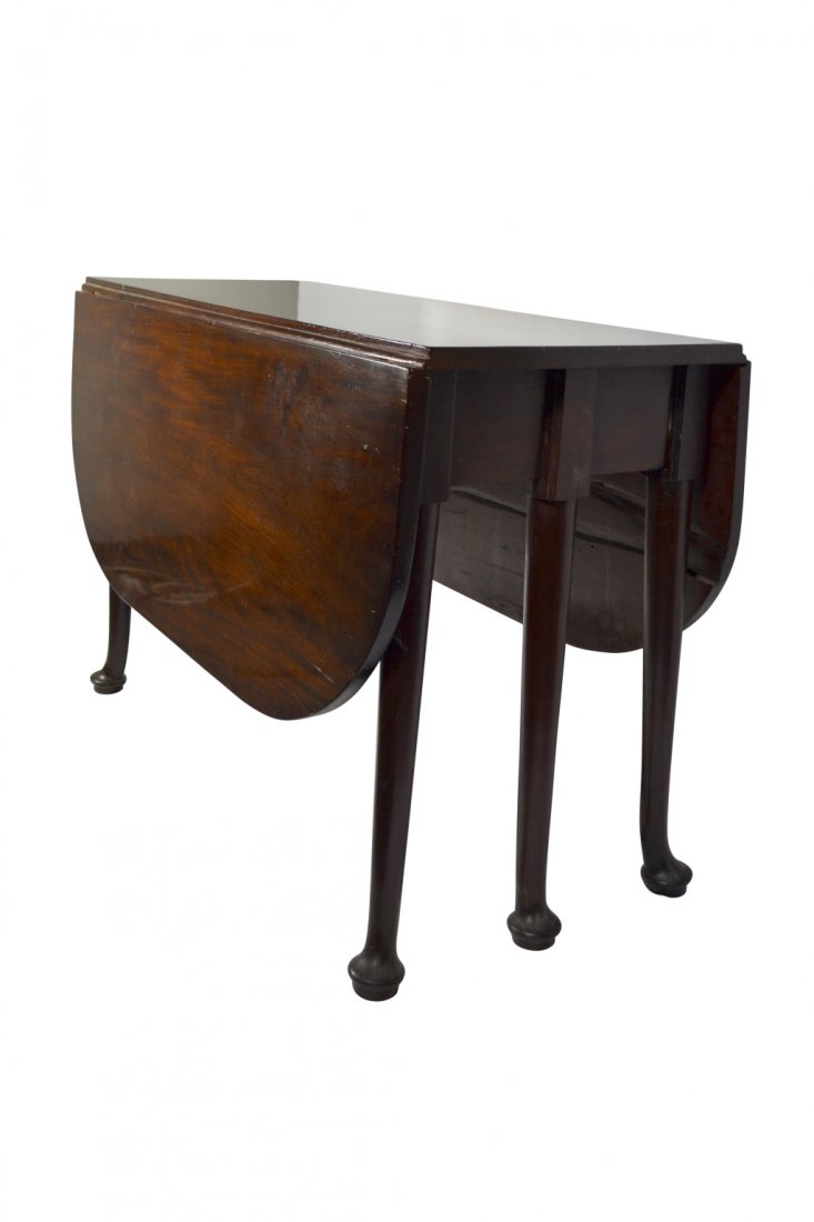 Dining table, Queen Anne, mahogany, 18th c: Dining table, Queen Anne, mahogany, 18th c Dining Table Wood: Mahogany solid Secondary Wood: Pine Joinery: Mortise & tenon & dovetailed Features: Six carved legs ending in pad feet; top is laid from s