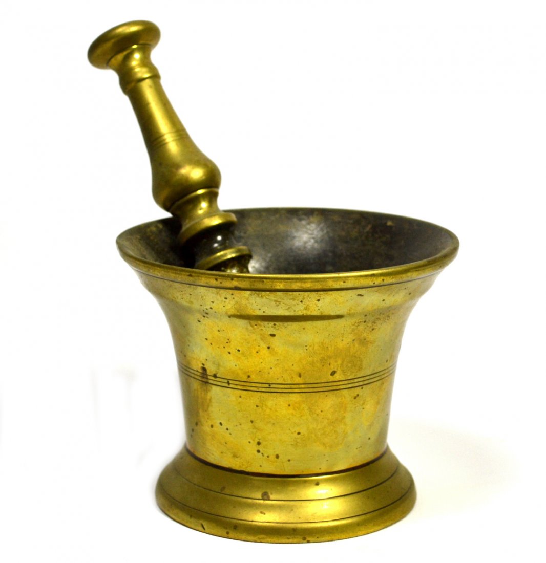 Mortar & Pestle, Brass, 19th Century: Mortar & Pestle, Brass, 19th Century Mortar & pestle Material: Brass Construction: Cast and lathe spun Features: Turned and scribed with lines, nice dark patina on unpolished areas. Period: 19th centu