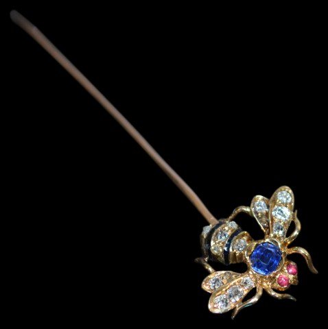 Stick pin, gold, diamonds, bumble bee: Stick pin, gold, diamonds, bumble bee Form: Bumble Bee Age: c. 1910 Materials: Gold, diamonds, sapphire, ruby Marks: None Colors: Gold, white, blue, red Description: 14 faceted and set diamonds with a