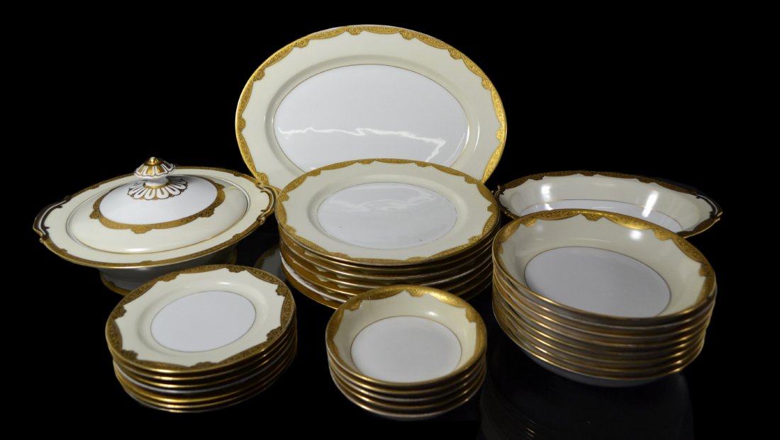 Set of 30 Noritake Dishes, C.1950: Decoration: A set of Noritake dishes with gold rim decorations. Includes 1 platter, 1 serving dish, 1 lidded serving dish, 5 berry bowls, 7 sandwich plates, 8 soup bowls and 7 dinner plates. Diameter 