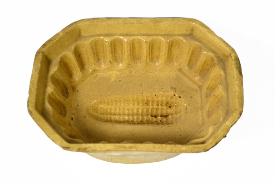 Mold, Yellowware Corn: Mold Material: Ceramic Construction: Molded Colors: Yellow Features: The yellow ware mold with corn design in middle. Unmarked. Period: 20th Century Size: 8.5"L x 6.5"W Weight: 2.1lb Condition: Mint. 