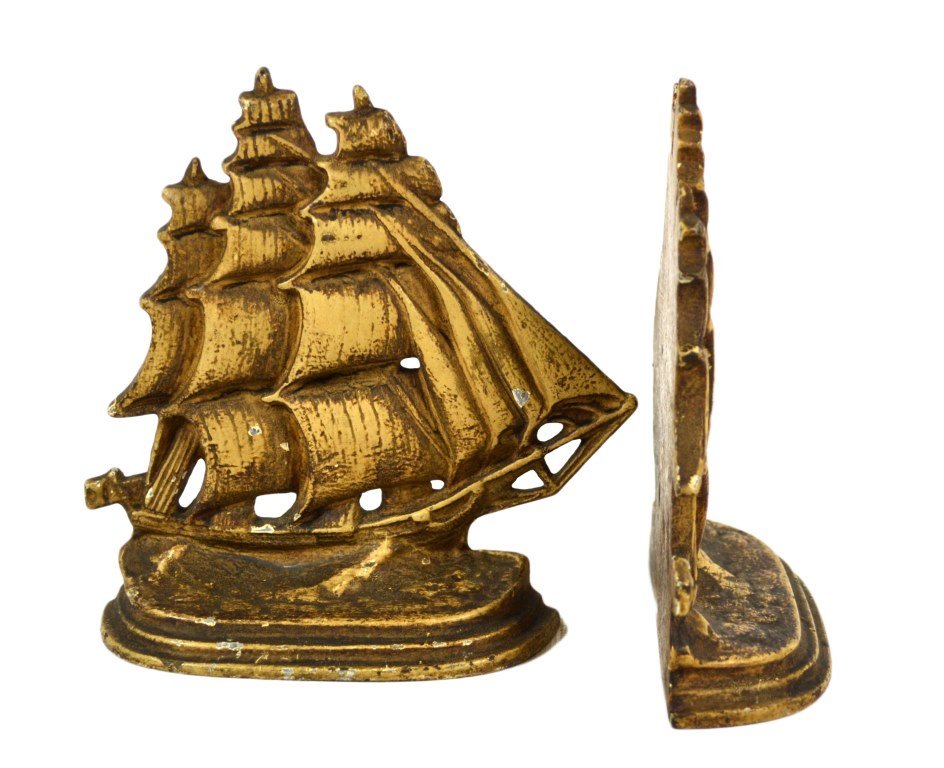 Pair of Bookends, Full Sail, Painted Cast Iron: Bookends Pair of Bookends Form: Full Sail, Ships Material & Finish: Cast Iron, Painted Construction: Cast Iron Features: 3 Masted Maker & Markings: N/A Size: 6.5"H x 7"W x 2"D Weight: 5.2 lb Condition