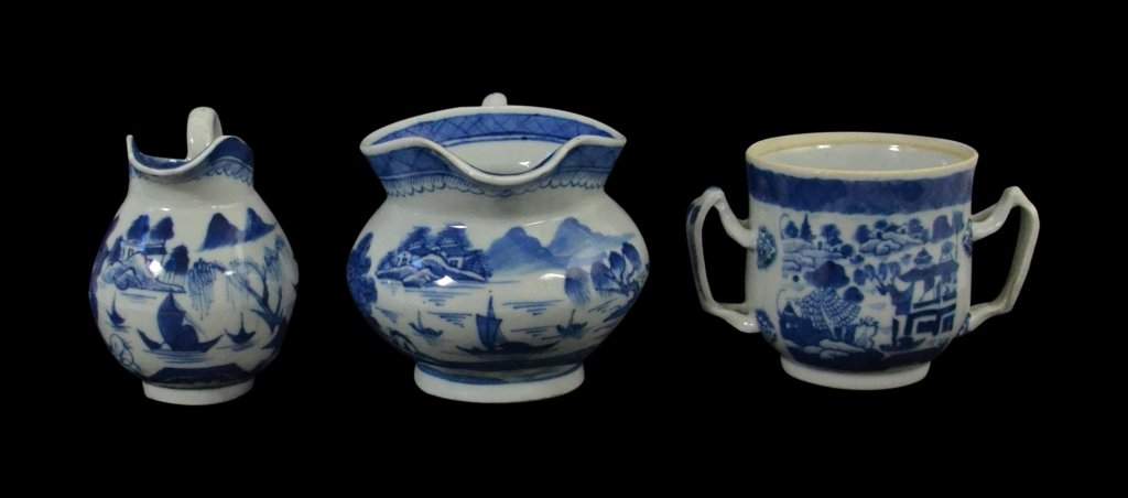 2 Pitchers 1 Handled Bowl, Chinese, Canton c1820: Form: 2 pitchers & 1 bowl Components: Hard Paste Decoration: Two pitchers and a handled bowl are decorated in the blue willow pattern. Colors: Blue & white Markings: None Date: c. 1820 Size: Largest: 