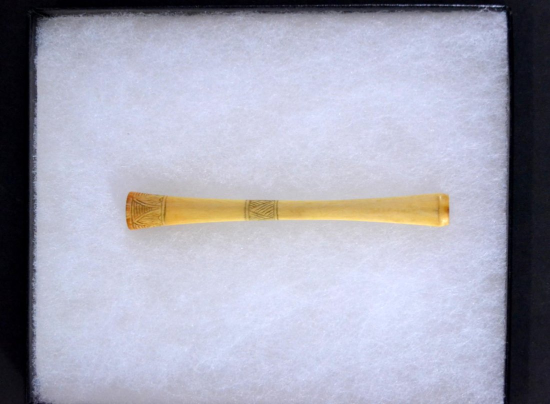 Ivory Cigarette Holder With elegant Incising: Description: An ivory cigarette holder with hand incising on the center and top. Material: Elephant Ivory Date: 17th century Provenance: n/a Size of Artwork: H. 4 x W. .50 x D. .50 in Weight