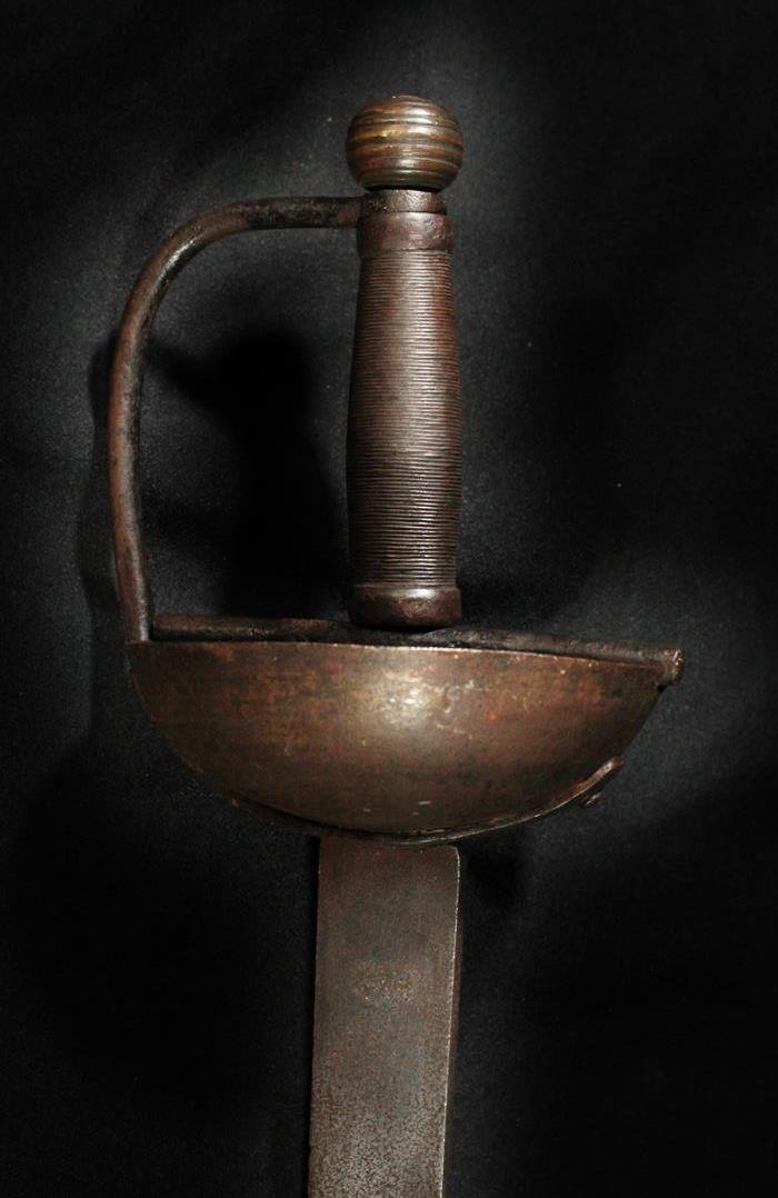 Cutlass, Caribbean, 18th century cup hilt: Antique and Collectables Category: Swords Description: Blade: Single edged Blade length: 23.5 inches Markings: None Fuller: 2 fullers on the blade Cross guard: Cup style with cross, iron br> Material: