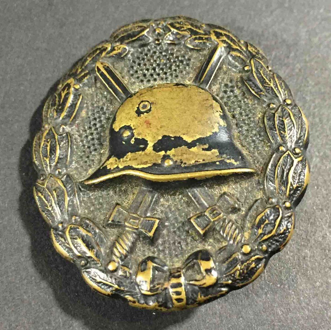 Imperial German W.W. I Black Wound Badge (1 of 2)