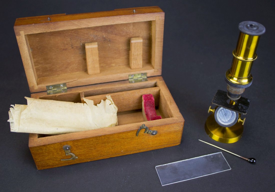 Microscope, Field w/ glass slides (1 of 10)