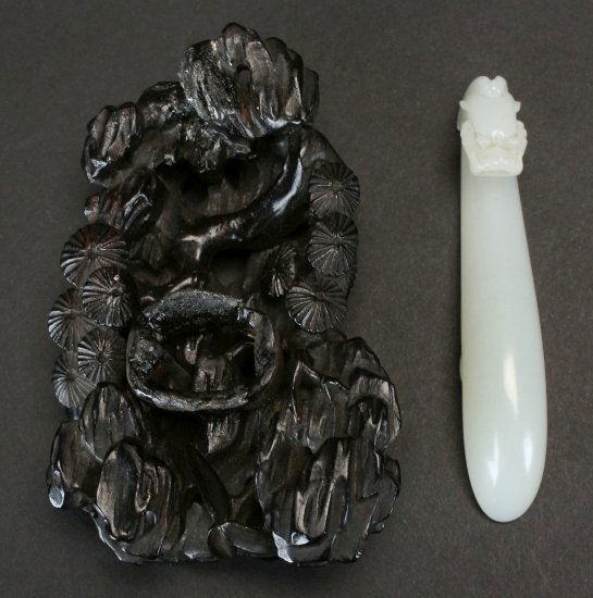 Chinese Belt Buckle Near White Jade 19th c. (1 of 7)