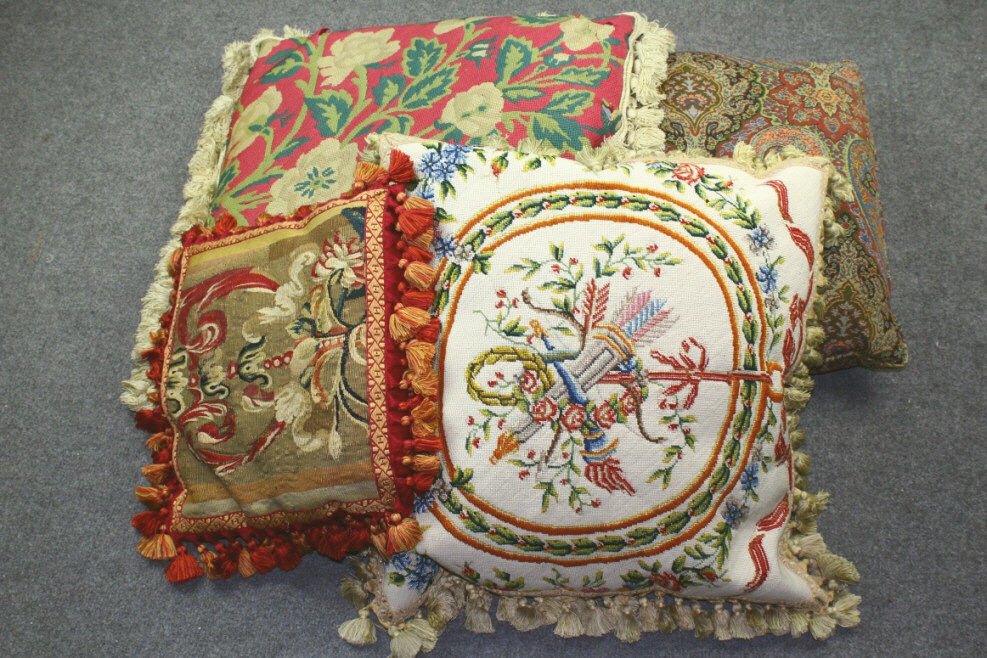 Pillows (4) (1 of 2)