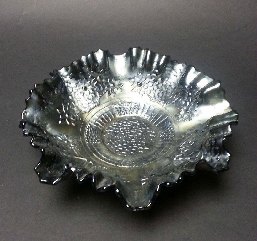 Carnival Glass Bowl, Orange Tree & Bearded Berry (1 of 4)