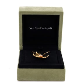 Van Cleef & Arpels Frivole Pendant Necklace 18K Yellow Gold with Diamonds Large Yellow Gold