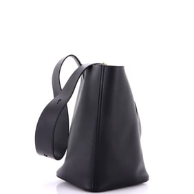 Loewe Loewe Pebble Bucket Bag Leather