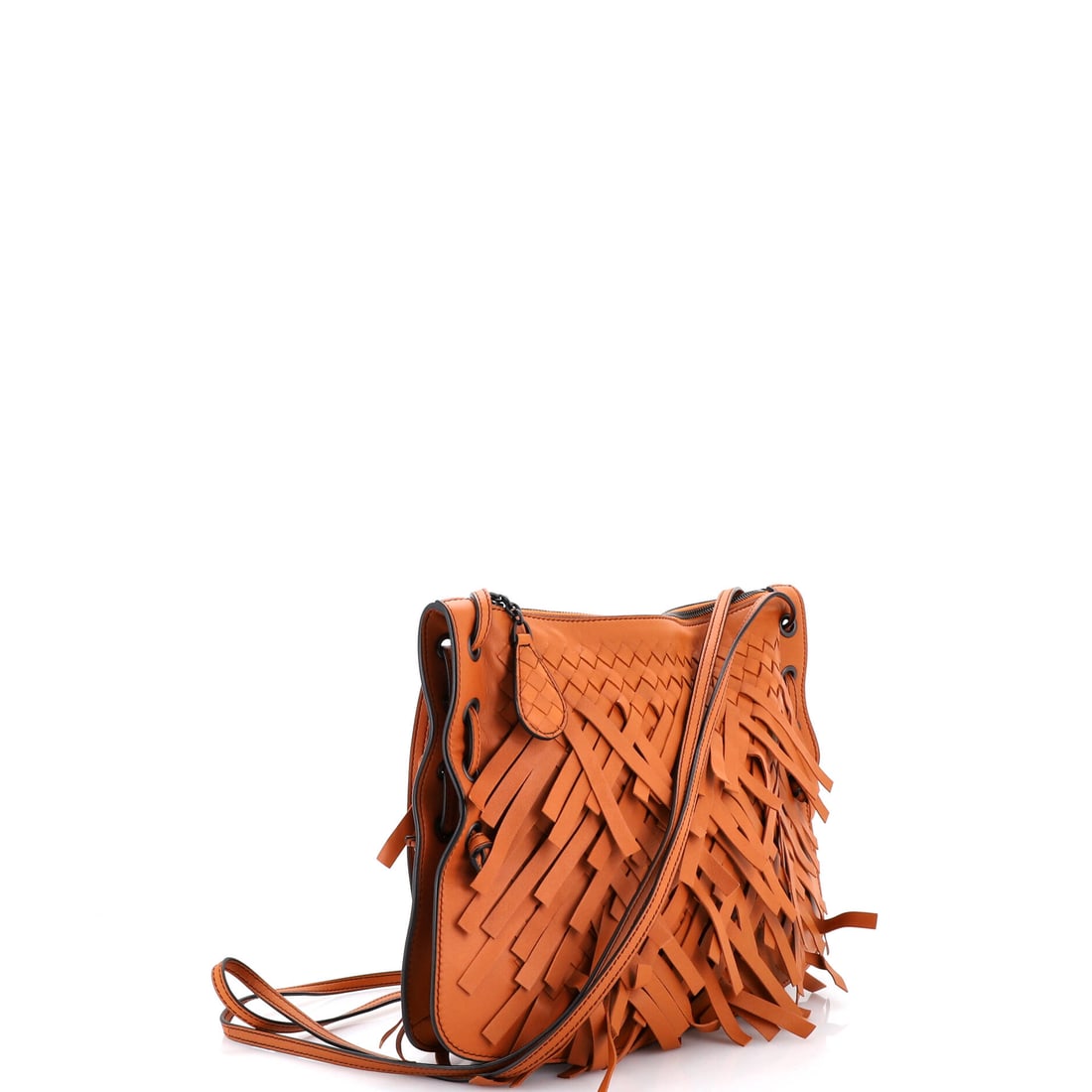 Bottega Veneta Zip Top Messenger Fringe Intrecciato Nappa Large: A signature silhouette from Bottega Veneta, meticulously crafted to enchant collectors and connoisseurs alike. Featuring the iconic Bottega Veneta Zip Top Messenger Fringe Intrecciato Nappa Large, its