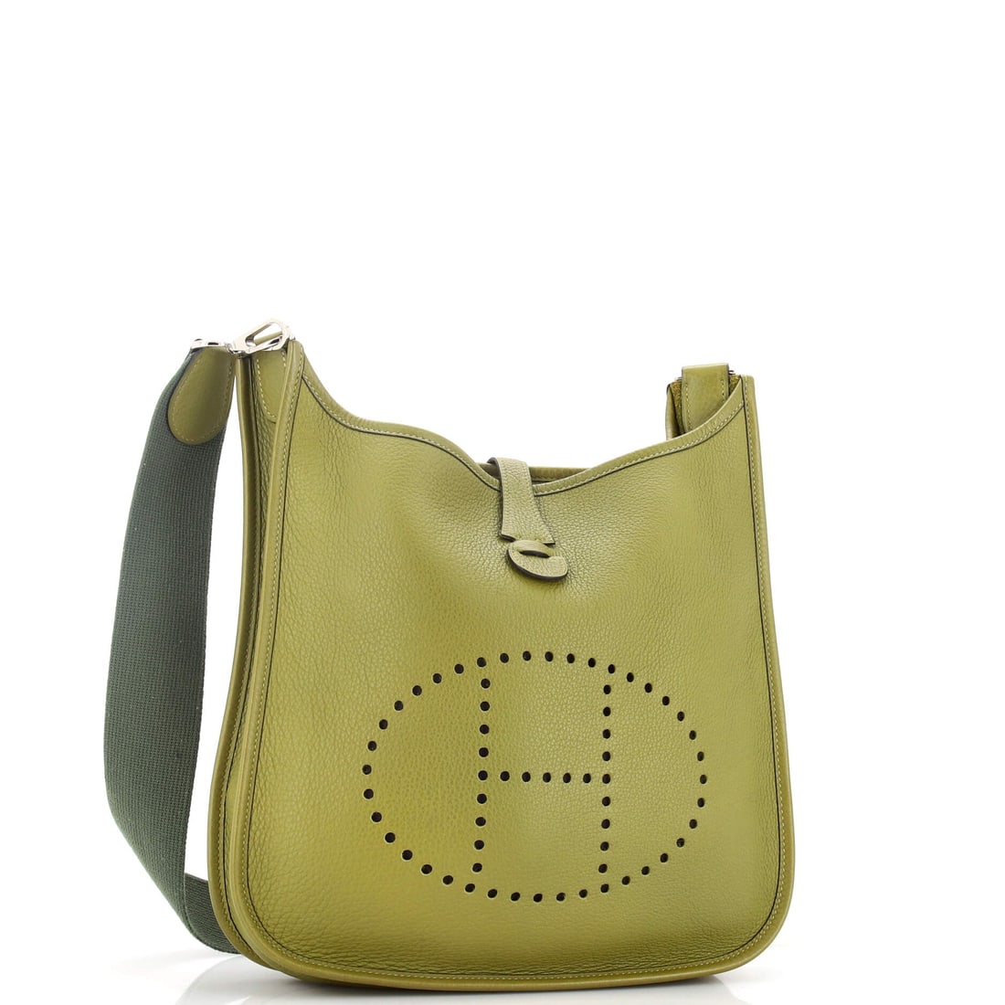 Hermes Evelyne Bag Gen I Clemence PM: Masterfully designed by Hermes, this arm candy is pure editorial gold. Featuring the iconic Hermes Evelyne Bag Gen I Clemence PM, its a testament to refined rebellion. The rich green palette evokes so