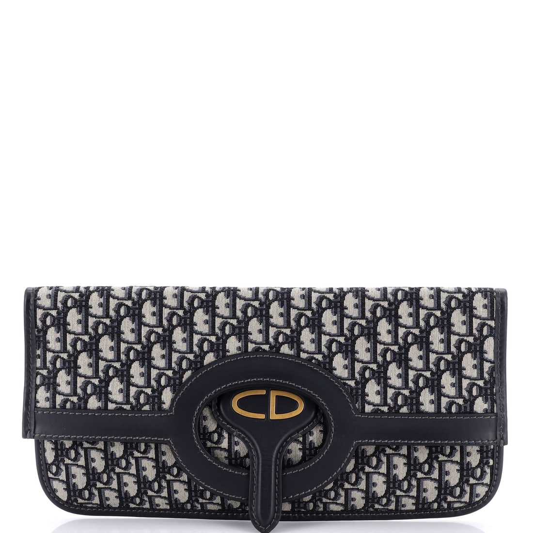Christian Dior Fold Over Clutch: The Christian Dior Fold Over Clutch carries itself with the kind of poise that never asks for permission. Proof that good taste rarely needs to raise its voice.