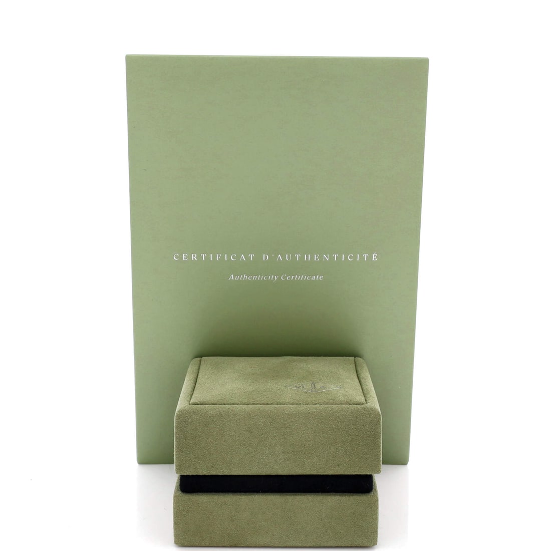 Van Cleef & Arpels Van Cleef & Arpels Sweet Alhambra Heart Bracelet 18K Rose Gold with Carnelian: Lot 823 proves good design is in the restraint - with just enough attitude. Offered here as Van Cleef & Arpels Van Cleef & Arpels Sweet Alhambra Heart Bracelet 18K Rose Gold with Carnelian, finished i