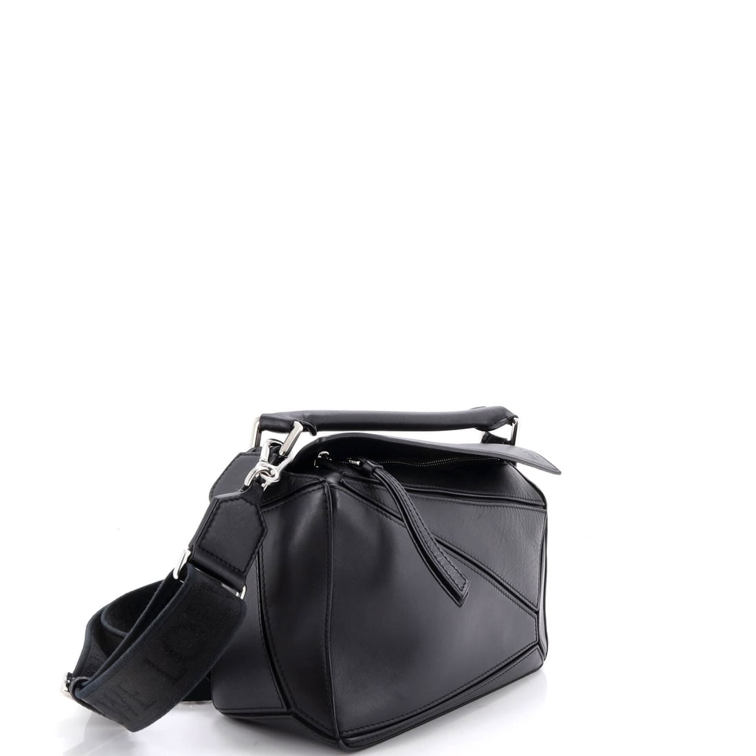 Loewe Puzzle Bag Leather Small: Not every bag earns its reputation. The Loewe Puzzle Bag Leather Small in Black has earned its many times over. Rendered in Leather, this small-scale bag commands attention before you even enter the