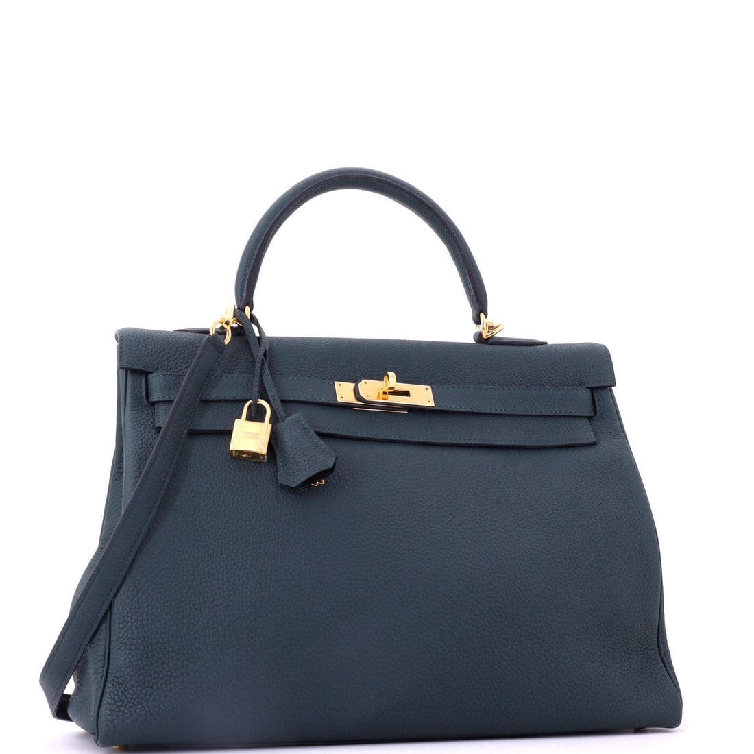 Hermes Kelly Handbag Green Togo with Gold Hardware 35: Beauty this considered does not happen by chance. Every curve of this Kelly Handbag Green Togo with Gold Hardware 35 was drawn with the assurance that only Hermes can deliver. Presented in a green col