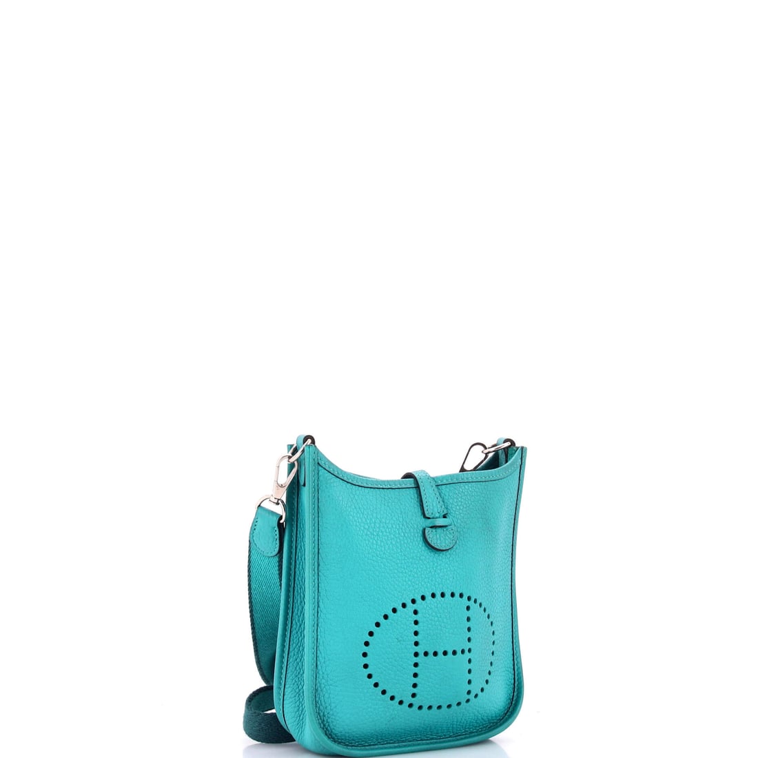 Hermes Evelyne Bag Gen III Clemence TPM: Born from a tradition that has outlasted every passing trend. In Blue, the Evelyne Bag Gen III Clemence TPM takes on a dimension that speaks to Hermes's mastery of palette. Presented in a blue colorwa