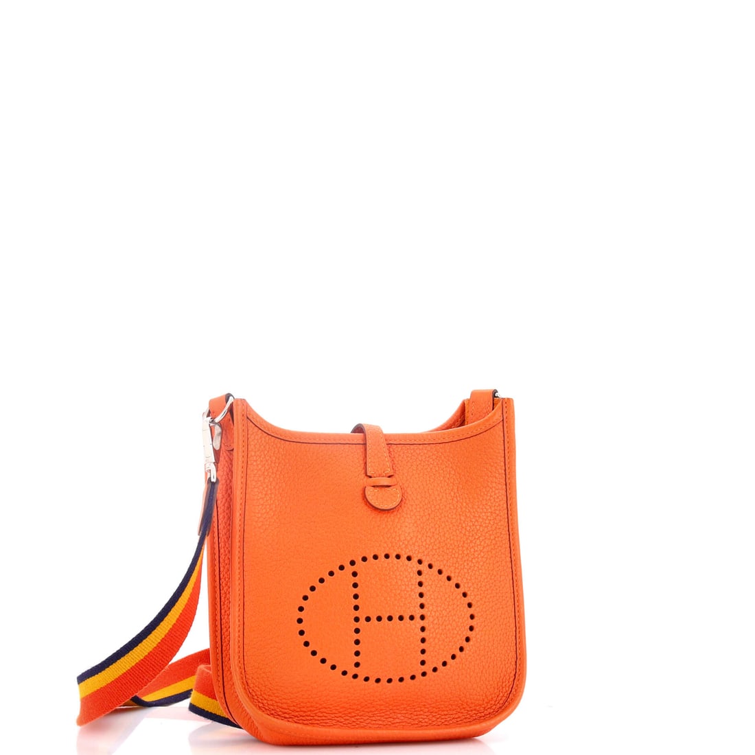 Hermes Evelyne Bag Gen III Clemence TPM: Smart money goes where style and substance overlap. In the real world, this Hermes Evelyne Bag Gen III Clemence TPM in Orange is the piece that never lets you down. Presented in a orange colorway. Dim