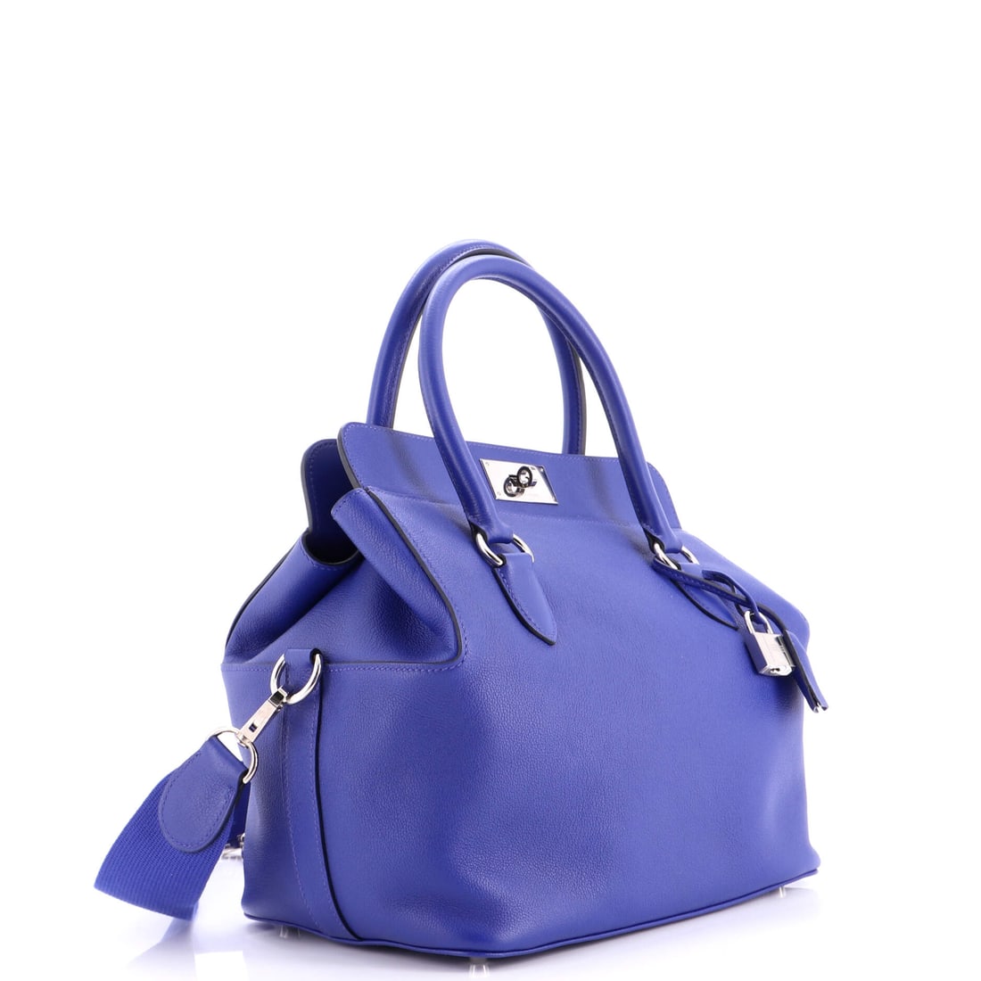 Hermes Toolbox Bag Evercolor 26: The kind of thing you notice second -- and remember first. There is a quietude to this Toolbox Bag Evercolor 26 that belies the extraordinary craft within. Presented in a blue colorway. Approximate di