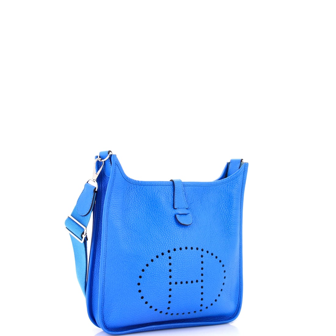 Hermes Evelyne Bag Gen III Clemence PM: Beauty this considered does not happen by chance. In Blue, the Hermes Evelyne Bag Gen III Clemence becomes something almost atmospheric -- present but never insistent. Presented in the PM size, a blue