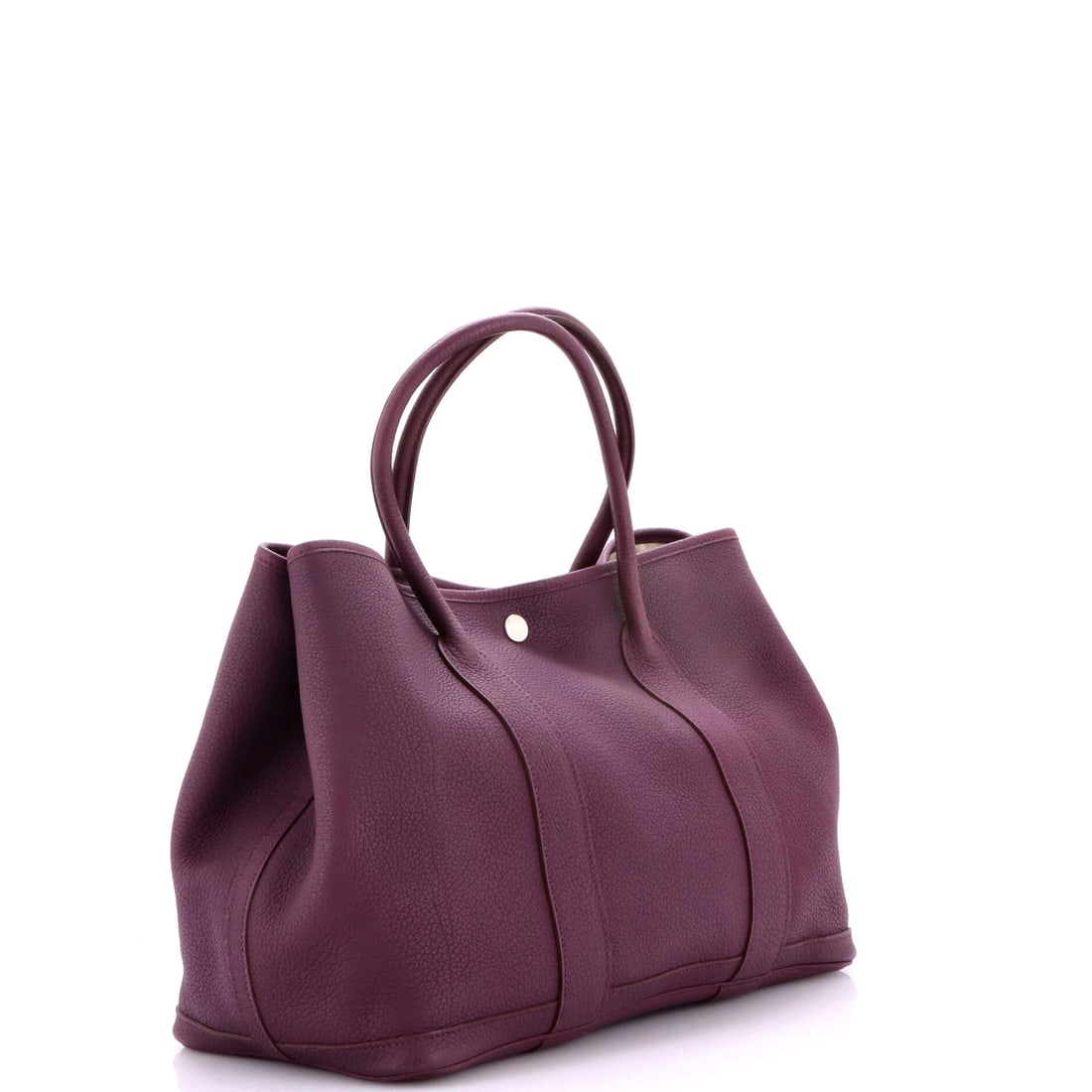 Hermes Garden Party Tote Leather 36: Softness, structure, and a whisper of something unforgettable. The interplay of Leather and silhouette gives this Garden Party Tote 36 a lyrical quality unique to Hermes. Presented in leather construc