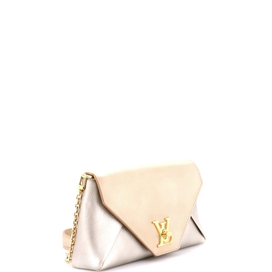 Louis Vuitton Love Note Chain Clutch Leather: Your wardrobe has been waiting for exactly this. Louis Vuitton designed the Love Note Chain Clutch for people who demand beauty and practicality in equal measure. Presented in leather construction, a