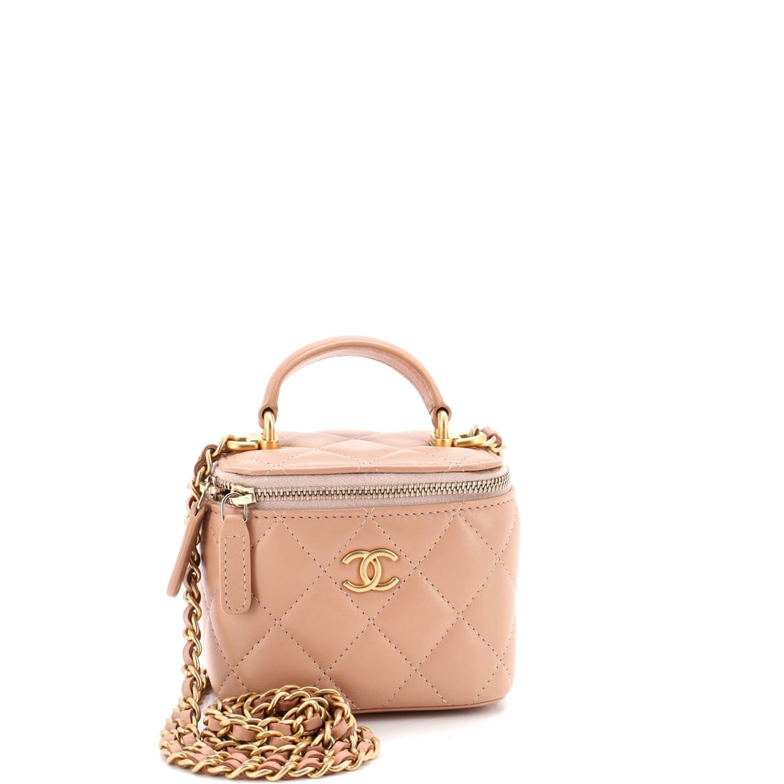 Chanel Classic Top Handle Vanity Case with Chain: A versatile luxury piece that earns its place in any collection. The Quilted Lambskin in lambskin with perfectly aligned seams is your new best friend. This is how you do elegant everyday.
