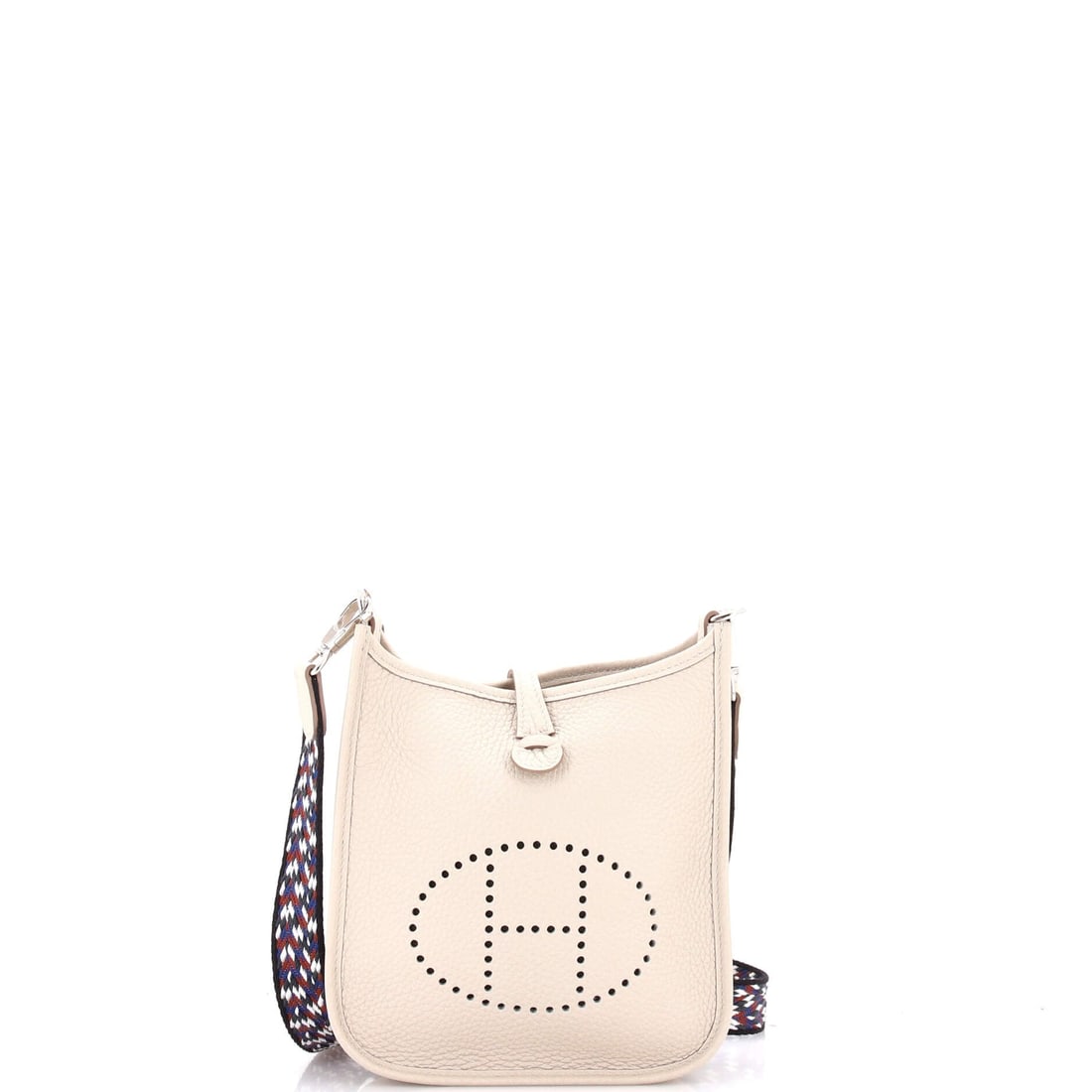 Hermes Evelyne Bag Gen III: Hermes's daring interpretation of the perfect handbag. The precise stitching throughout in refined leather makes this an instant classic. Absolute perfection in Hermes form.