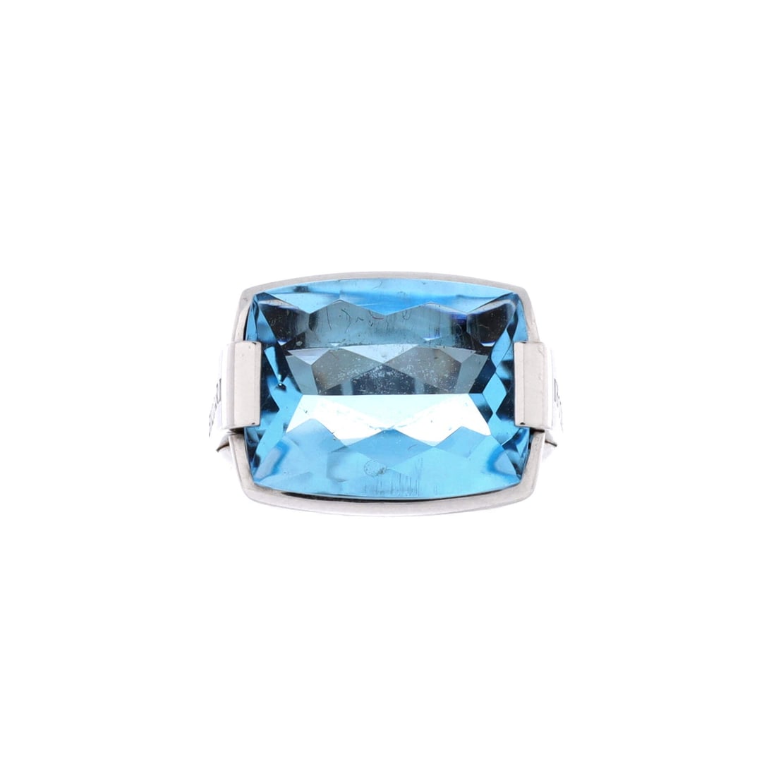 White Bvlgari Metropolis Ring: A study in poised practicality -- this White Bvlgari Metropolis Ring elevates without effort. A piece designed for the woman who makes plans, not excuses. Durable luxury for a collector who values int