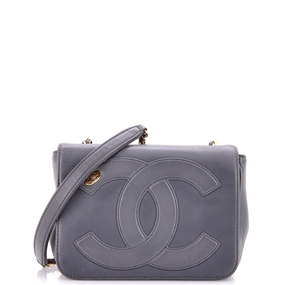 Chanel CC Mania Flap Bag Small: Steeped in the history of its maison, the Chanel CC Mania Flap Bag Small reflects the kind of craftsmanship that needs no introduction. A piece that transitions from the Carlyle to the Concorde withou