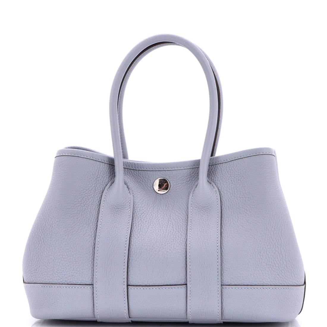 Hermes Neo Garden Party Tote Leather (23): The Hermes Neo Garden Party Tote in Leather closes cleanly at the front, a small architectural moment that signals the model from across the room. Leather is among the more deliberate reads in the Her