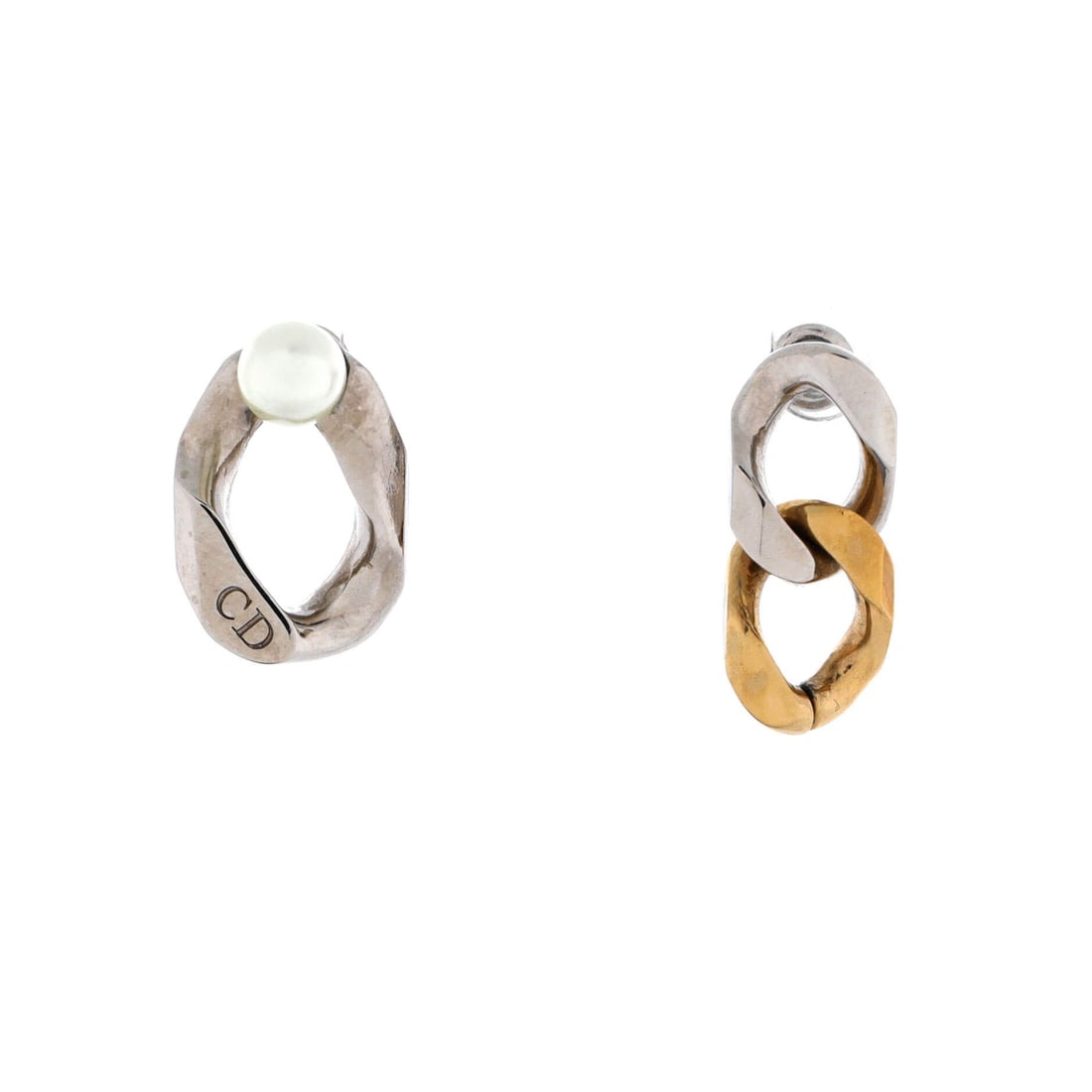 Christian Dior x Sacai Asymmetrical Twisted Link Stud Earrings Metal with Faux Pearls (Width 0.5 in): The Dior x Sacai Asymmetrical Twisted Link Stud Earrings render an interlocking link motif in mixed gold and silver tones across a 0.5 inch width - a stud designed to read as a small architectural int